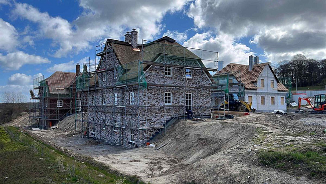 Bautenstand Reetdachvillen am Schloss 20.08.2026 12