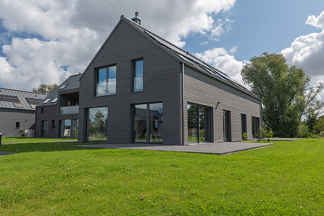 Ferienhaus kaufen Rügen Außenansicht Doppelhaushälfte
